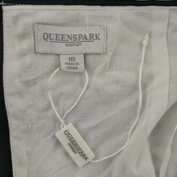 Queenspark Top Size 18 Black White Stripe Tie-up Halterneck Buttons Zip-up Back - Picture 6 of 9